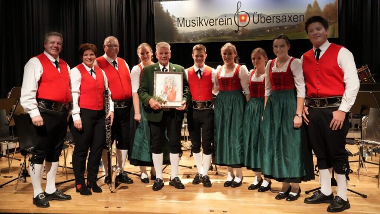 Wernfried Lins wurde für 60 Jahre beim Musikverein Übersaxen geehrt. MV Übersaxen
