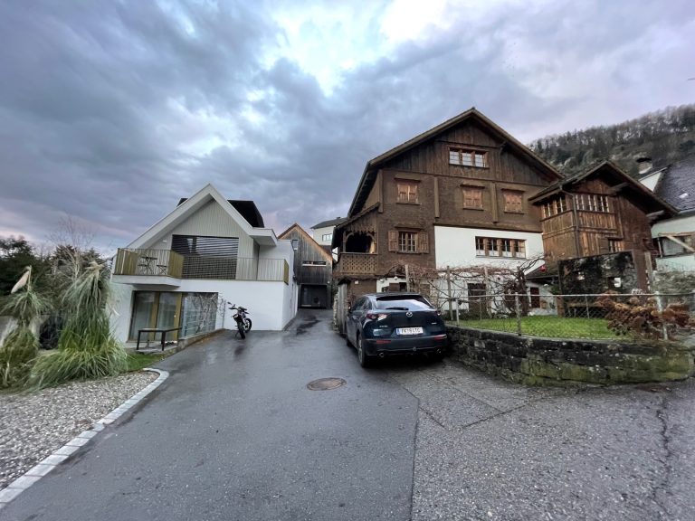 Das Altbauviertel zeichnet sich durch sehr alten Wohnbaubestand und enge Straßen aus.