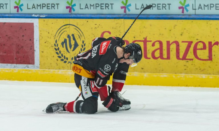 Yannik Lebeda jubelte über seinen Premierentreffer in der ICE Hockey League.Stiplovsek