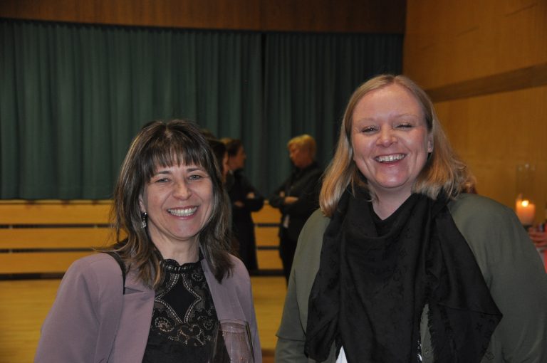 Bürgermeisterin Alexandra Martin(Raggal) und Wibke Mayer (Alpenregion Bludenz).