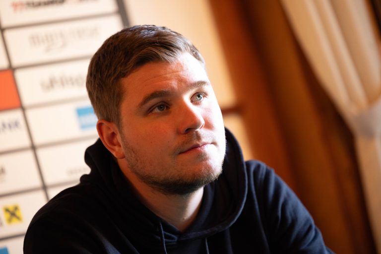 Sportkoordinator Alexander Schneider ist sich in der Boateng-Causa keiner Schuld bewusst. <span class="copyright">Hartinger</span>