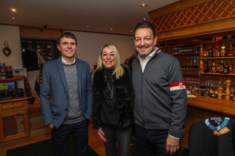 Die Sponsoren von der Raiffeisen-Landesbank durften mit der Veranstaltung zufrieden sein: Raphael Kiene, Carola Miglar und Manfred Miglar (v.l.).