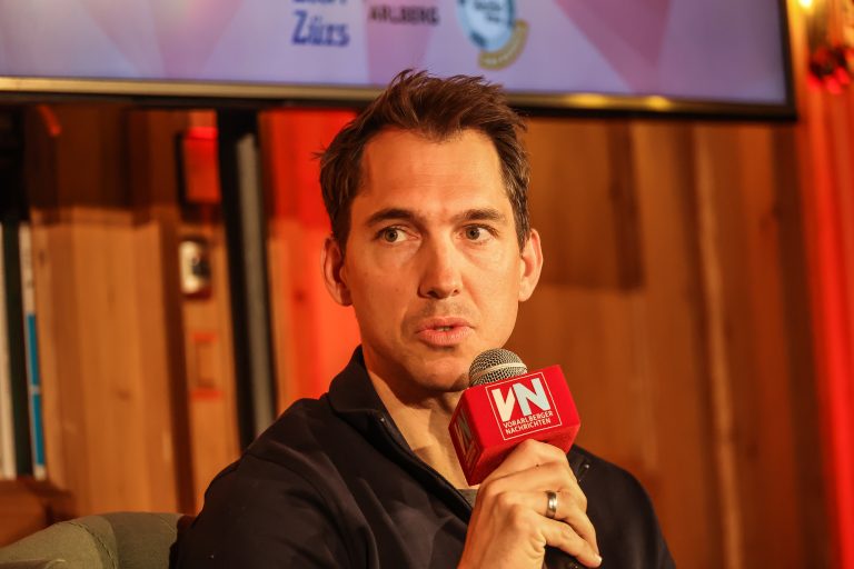 Carlo Janka verriet, dass er lieber Abfahrtsgold gewonnen hätte. <span class="copyright">Steurer</span>