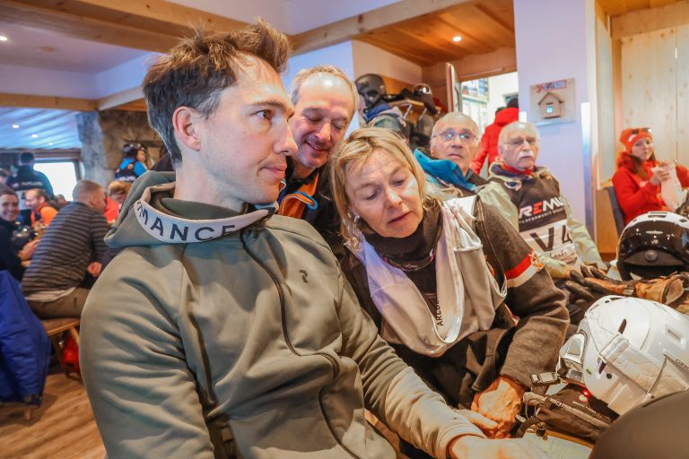 Tipps von Carlo Janka nahmen die Mitglieder des VN/Raiffeisnteams natürlich gerne entgegen. Der Olympiasierger selbst belegte den 15. Rang. 