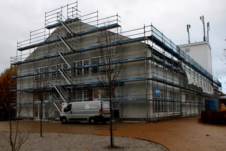 Der ehemalige Fensterbau wird auch außen runderneuert.