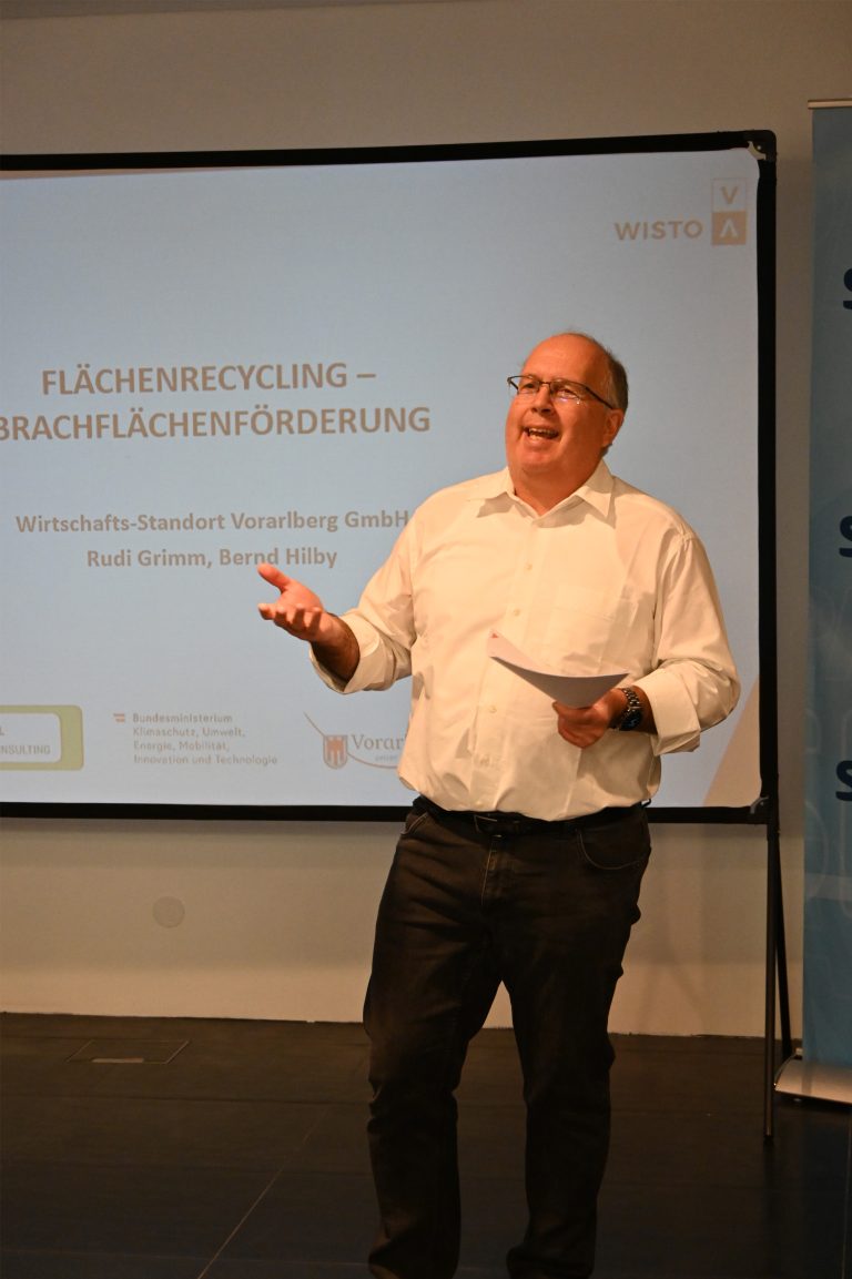 Bernd Hilby vom Wirtschaftsstandort Vorarlberg bei seinem Fachvortrg.  <span class="copyright">Stadt Bludenz</span>