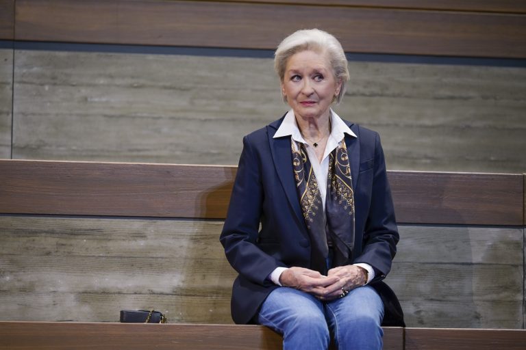 Elisabeth Gärtner wird eindrucksvoll von Heidi Maria Glössner verkörpert. <span class="copyright">T+T Fotografie</span>