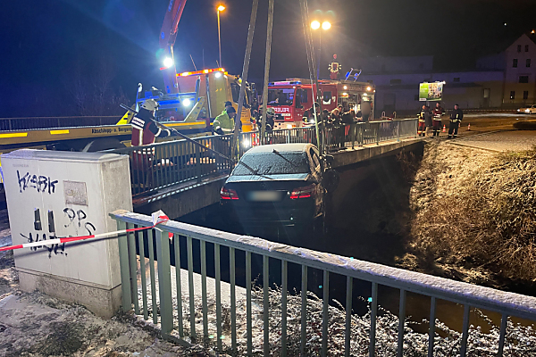Auto fuhr in Fluss: Verdacht auf Tötungsdelikt in Sachsen
