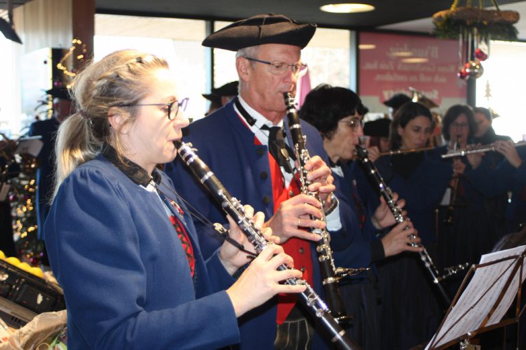 Schwungvoll verabschiedeten die Musikantinnen und Musikanten das ausgehende Jahr.