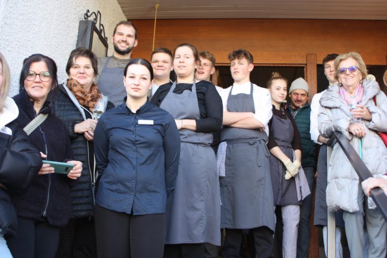 Auch das Team des Gasthaus Mohren hatte große Freude am Silvesterblasen.