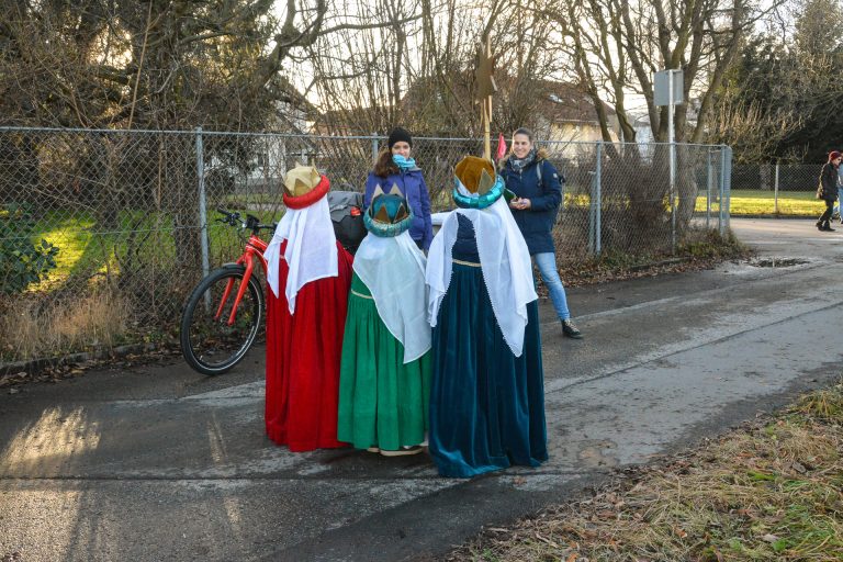 Auch Spaziergänger erhielten von den drei Kindern den Segen. 