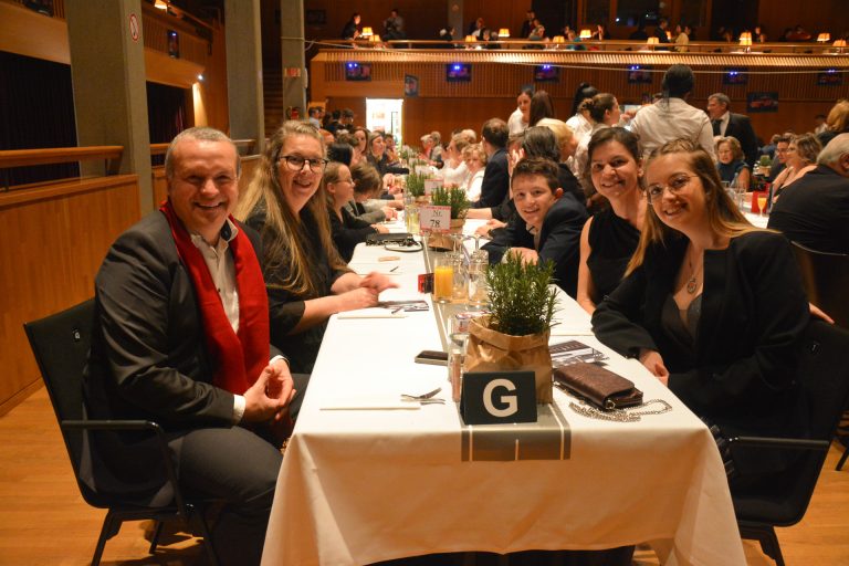 Die Gäste genossen den unterhaltsamen Ballabend. <span class="copyright">bvs</span>