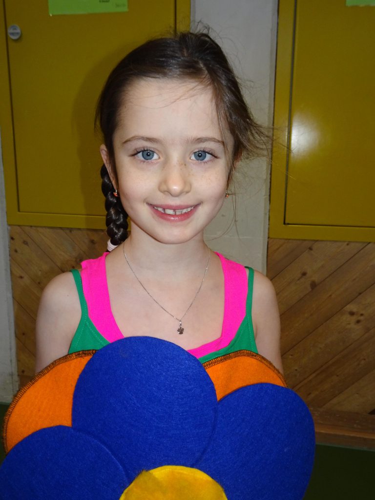 Lisa Halbeisen, 8 Jahre, Dornbirn: "Ich bin heuer das erste Mal dabei und mir gefällt es sehr gut, weil wir so eine lustige Geschichte haben und ich sehr gerne tanze." 