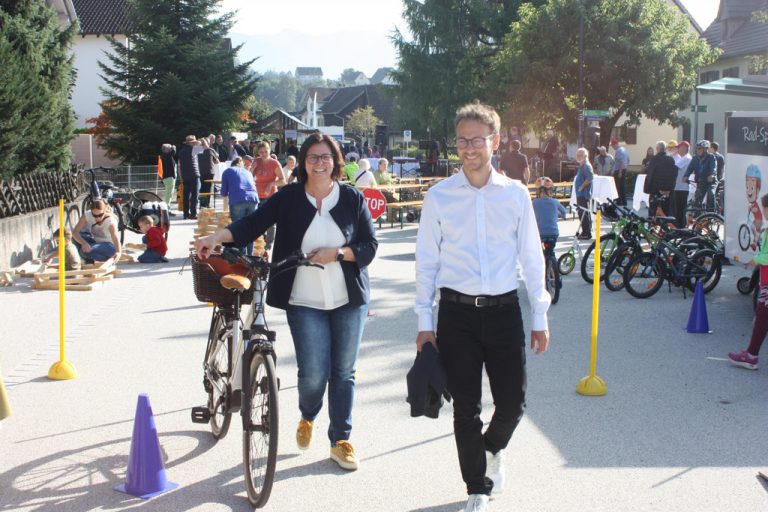 Katharina Wöß-Krall mit Landesrat Daniel Zadra bei der Eröffnung des ersten Bauabschnitts.