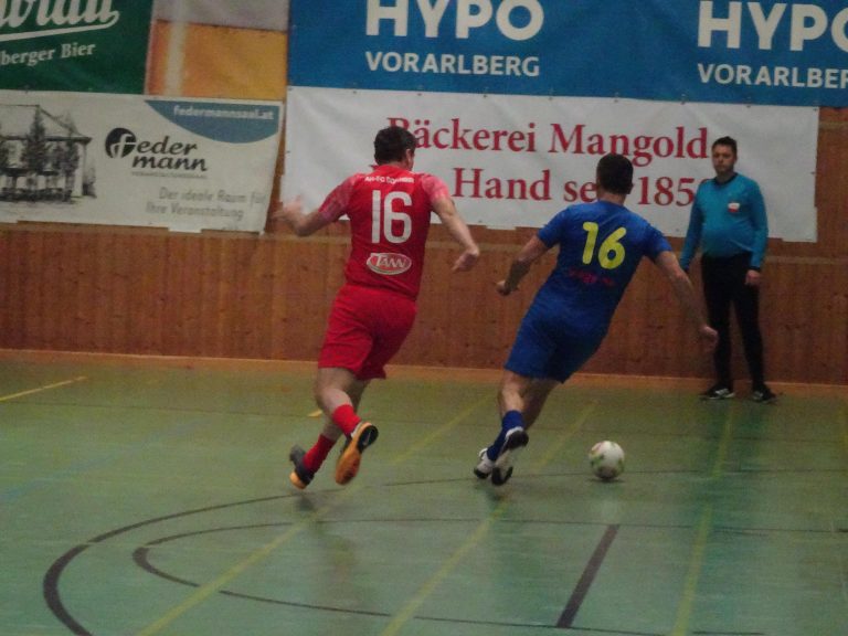 Die Teilnehmer kämpften um jeden Ball.