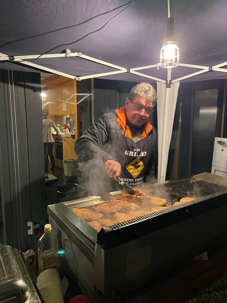 Kulinarische Höhepunkte: Grillabend und Pizzaessen als gelungene Abwechslung in Götzis.