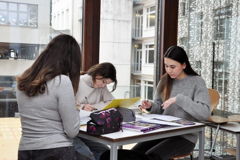 Die Ganztagesklassen sind im Neubau der Schule untergebracht.