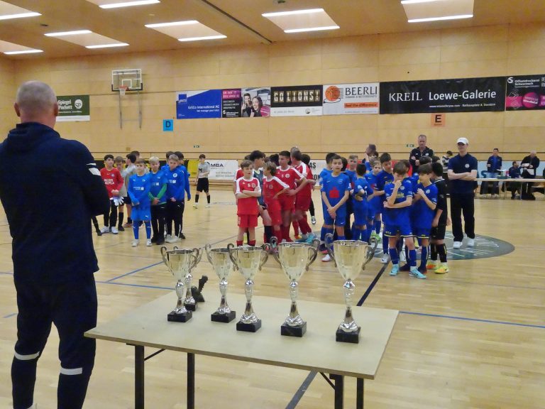 Alles angerichtet für die Siegerehrung der U12 A-Teams.