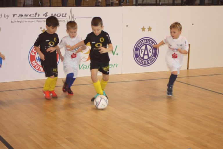 Das Stadtderby U-7 Tisis gegen Feldkirch wurde mit Aufmerksamkeit verfolgt.