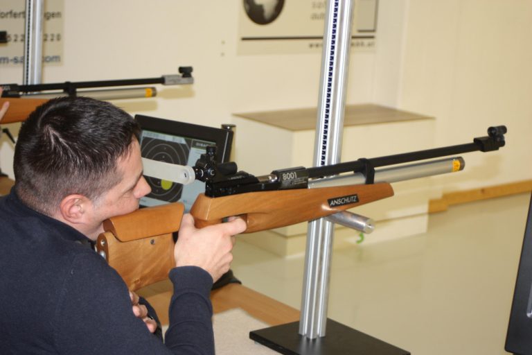Abteilungsinspektor Jürgen Schnetzer beim 10. Rankler Krapfenschießen.