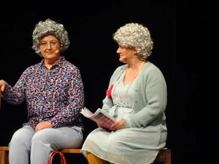 Kein Narrenabend ohne Wioborgschwätz mit Birgit Purin und Brigitte Schmidt.