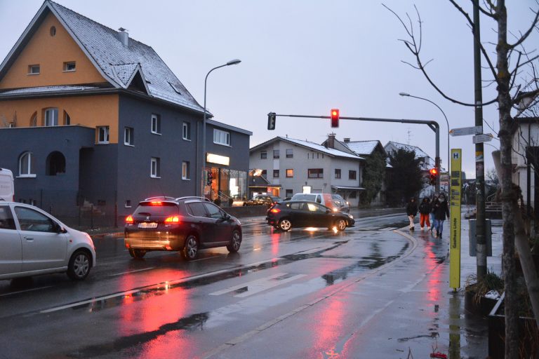 Viele Kinder vom Augarten queren täglich diese Straße, um in die Schule zu kommen.