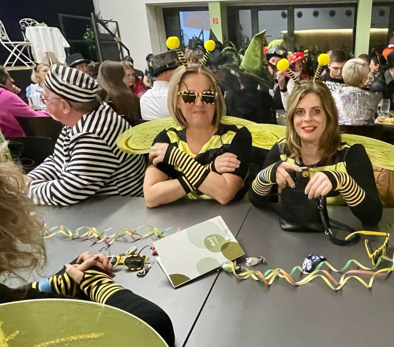 Auch Biene Majas weilten beim Ringerball des KSV Götzis unter den Gästen.