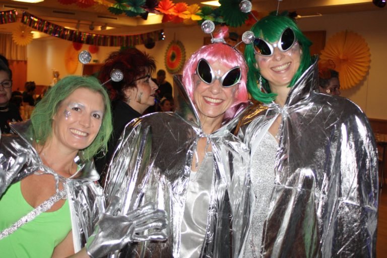 Alle 105 Frauen auf der Party waren auf originelle Art maskiert. 