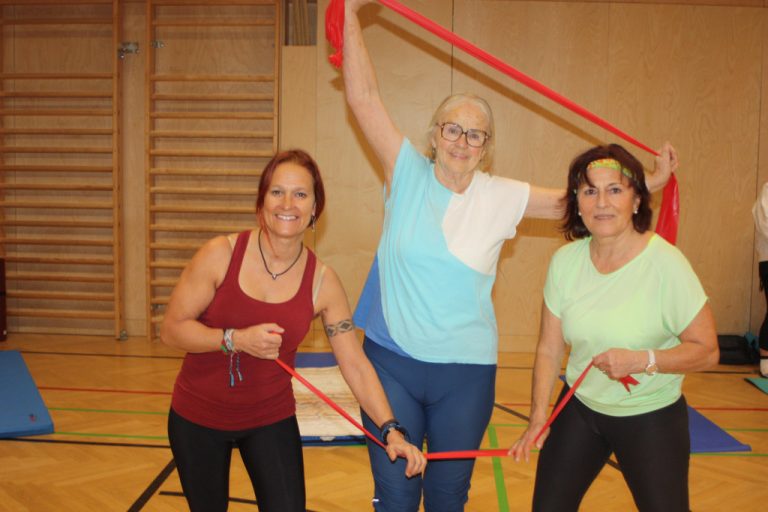 Trainer Sonja Winkler, Ehrentraud Zuchristian und Ursula Wäcker.