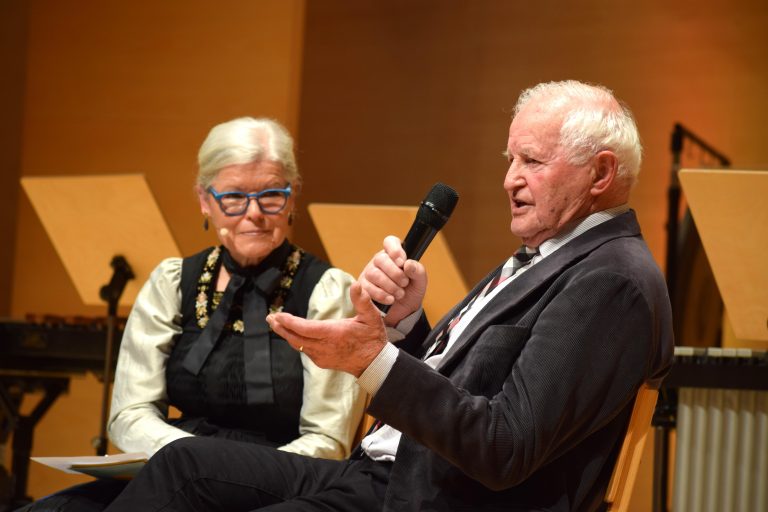 Sepp Rehm im Podiumsgespräch mit Angelika Schwarzmann.