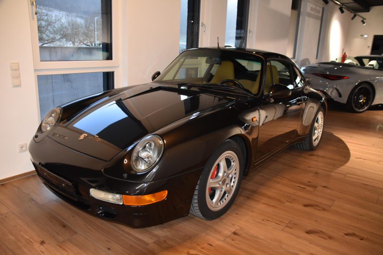 Auch ein Porsche 911 lässt den Puls der Automobil-Liebhaber höher schlagen.