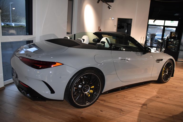 Edle Luxuskarossen und sportliche Roadster zählen zum Portfolio bei Auto Linher.