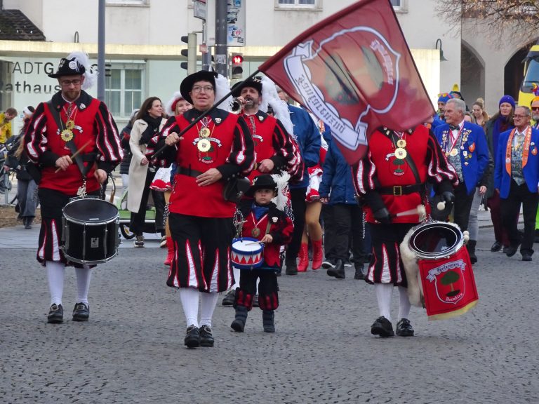 Der Fanfarenzug hielt Einzug am Marktplatz. 