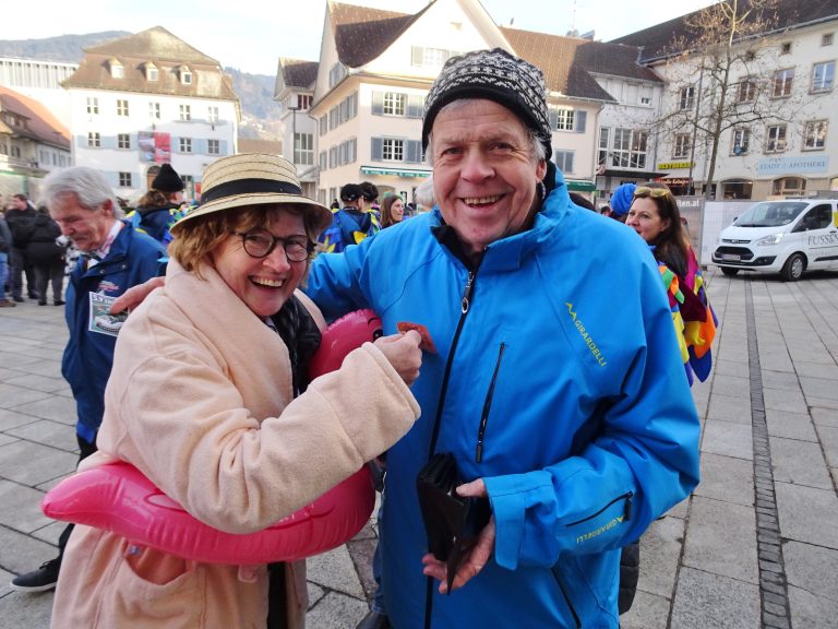 Auch Kurt Mair erstand bei Marie Louise Hinterauer eines der begehrten Tickets.