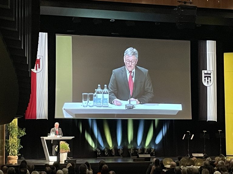Auch Bürgermeister Wolfgang Matt nutzte die Gelegenheit, um den Besucherinnen und Besuchern einen kleinen Denkanstoß zu geben.