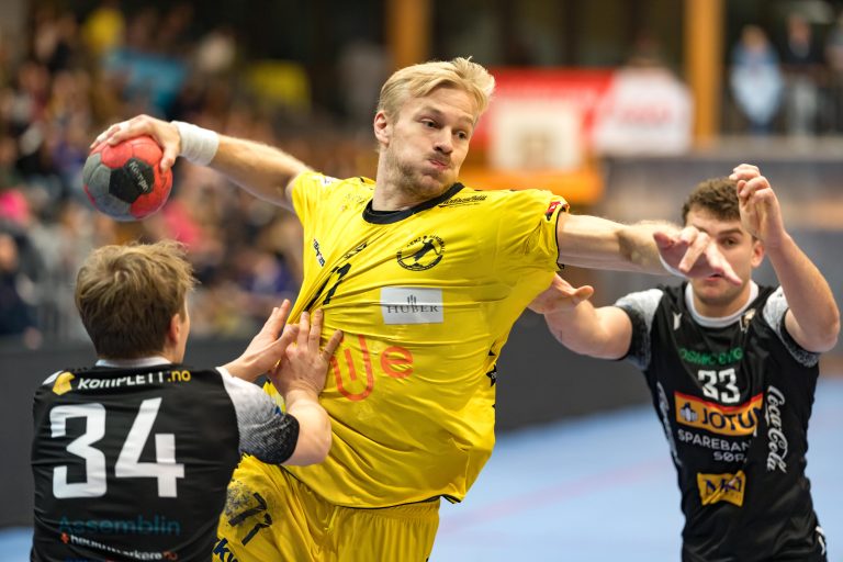 Bregenz-Handball-Abwehrchef Andi Schröder tippt auf eine heiße Kiste und einen knappen Sieg für Deutschland. <span class="copyright">VN/STiplovsek</span>