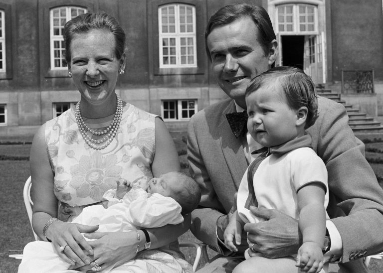 Foto aus dem Jahr 1969: Damalige Prinzessin Margrethe und Prinz Henrik mit den Söhnen Prinz Joachim und Prinz Frederik. <span class="copyright">reuters</span>
