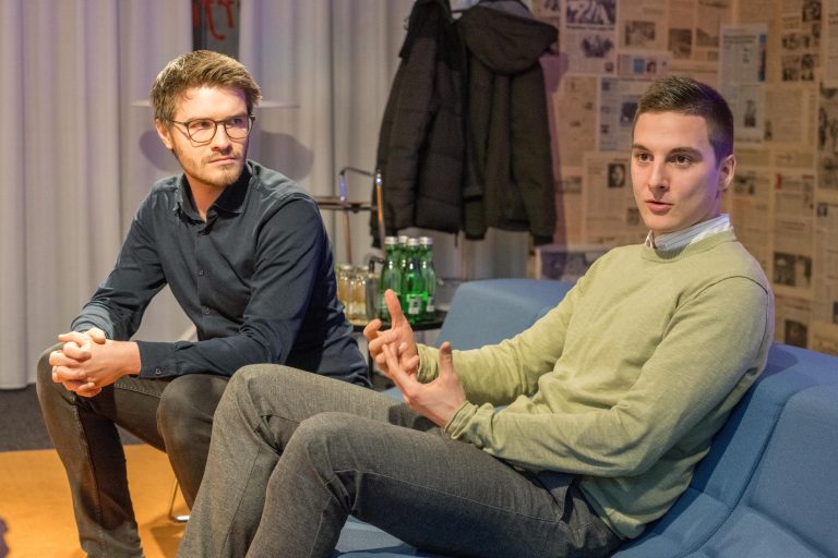 Johannes Grabher (l.) und Florian Prirsch verfassten den offenen Brief an Bildungsminister Polaschek. <span class="copyright">VN/Stiplovsek</span>