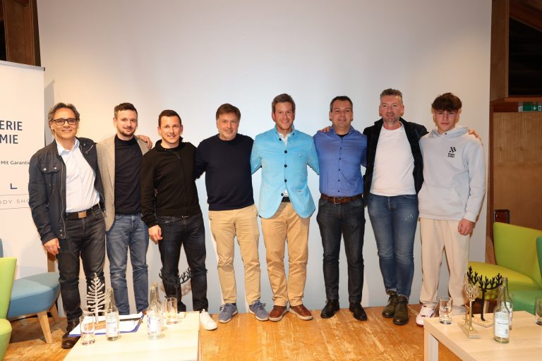 Michael Rüscher, Moderator Thomas Österle, Christian Klien (Ex-F1-Fahrer) Jost Capito (Ex-Teamchef Williams F1) Philipp Brändle (Ex-Aerodynamiker bei Mercedes F1), Christoph Lampert (Österreichischer Automobil-Berg-Staatsmeister 2023), Wilfried Mennel, Kiano Blum. <span class="copyright">Noger</span>