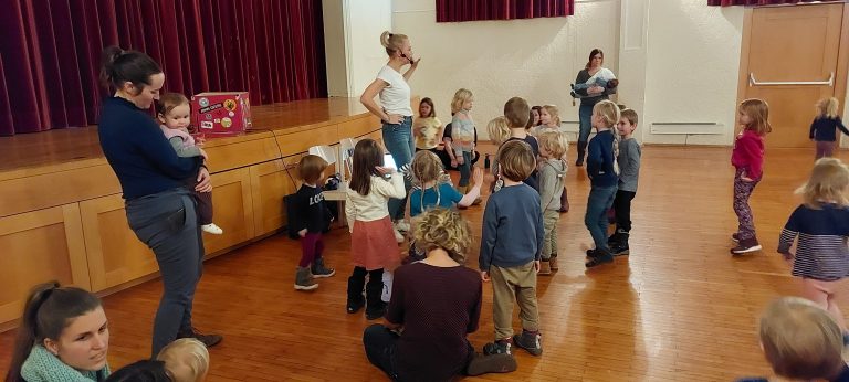 Dank dem Ausschuss für Kultur und Vereine erlebten Kinder mit ihren Eltern eine tolle Lesung.