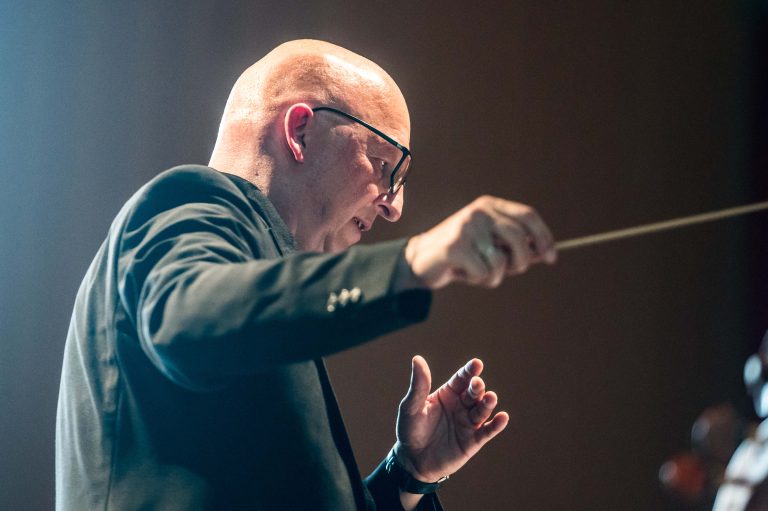 In über 70 Konzerten gab Musikschuldirektor Ivo Warenitsch zehn Jahre lang den Ton an. <span class="copyright">STEFAN HAUER</span>