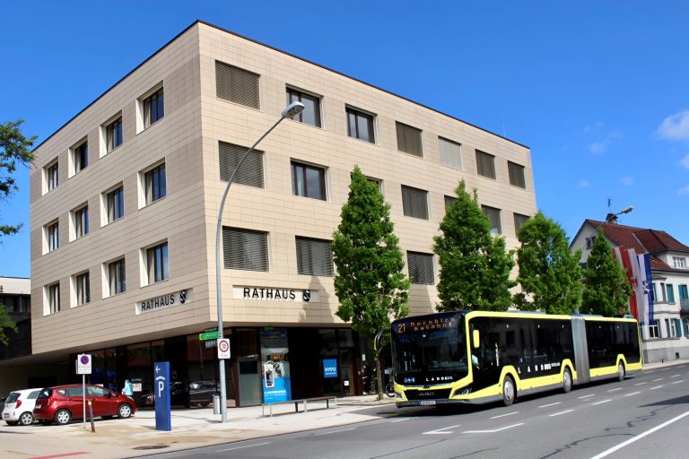 ...steht heute das 2011 eröffnete Rathaus.