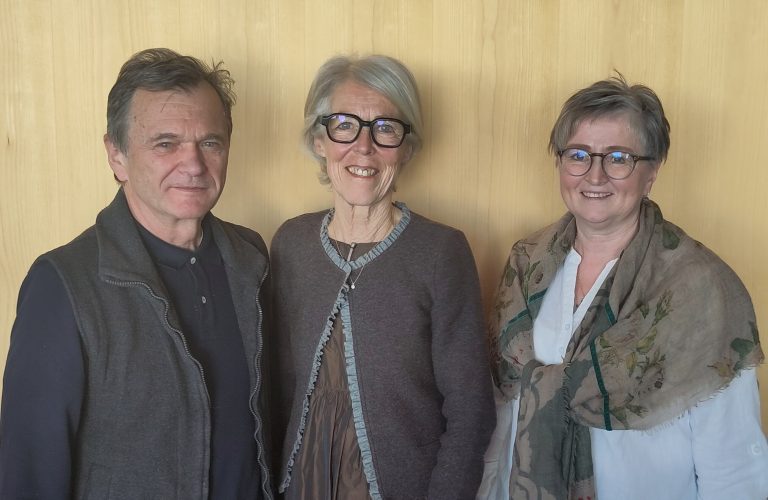 Das Museumsteam mit Peter Fink, Theresia Fröwis und Maria Meusburger besiegelte beim Lädolar die Partnerschaft mit der Zunft.