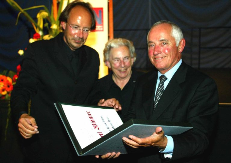 Rosa und Eugen A. Russ bei der Verleihung des Dr. Toni-Russ-Preises und -Rings an Bertl Widmer. <span class="copyright">VN/Zellhofer </span>