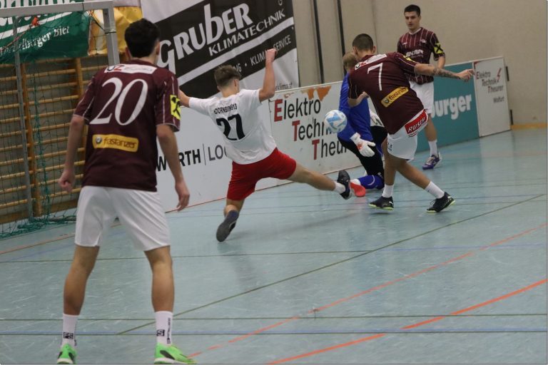 Nico Gleissner trifft für die Altenstadt Juniors im Masters in Wolfurt ins Schwarze.<span class="copyright"> VN-TK (8)</span>
