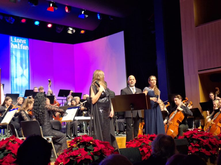 Carson Parks "Somethin' Stupid" gesungen von Viola Ess-Pfefferkorn, Isabella Pincsek und Simon Inama. <span class="copyright"> Andreas Marte</span>