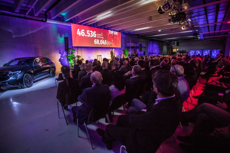 Bei der Präsentation der 100 größten Vorarlberger Firmen (im Bild Veranstaltung 2023 bei Hirschmann Automotive) wird der VN-Wirtschaftspreis verliehen. <span class="copyright">VN/Steurer</span>