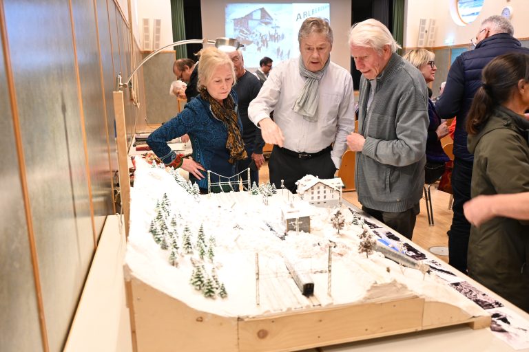 Großes Interesse herrschte bei der Veranstaltung anlässlich des Lawinenunglücks in Dalaas vor 70 Jahren. <span class="copyright">Bilder: DOB</span>