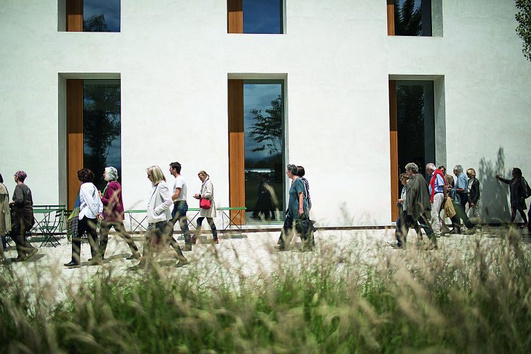Architekturvermittlung vor Ort und im Gespräch. <span class="copyright">Darko Todorovic</span>
