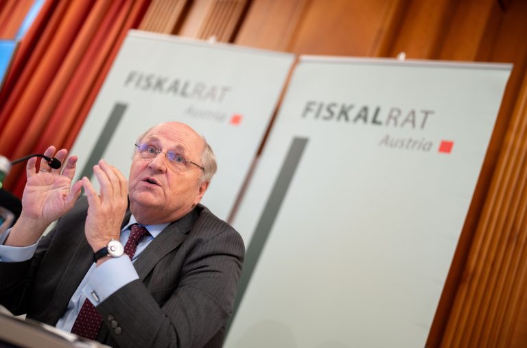 Ohne Darstellung der Gegenfinanzierung würden Entlastungsvorschläge „im leeren Raum schweben“, sagt Christoph Badelt, der die Staatsschulden im Auge hat. <span class="copyright">Foto: APA</span>